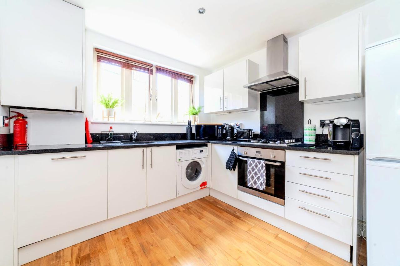 Comfy 2 Bed Apt With Private Garden,Battersea Central Ldn Londres Extérieur photo